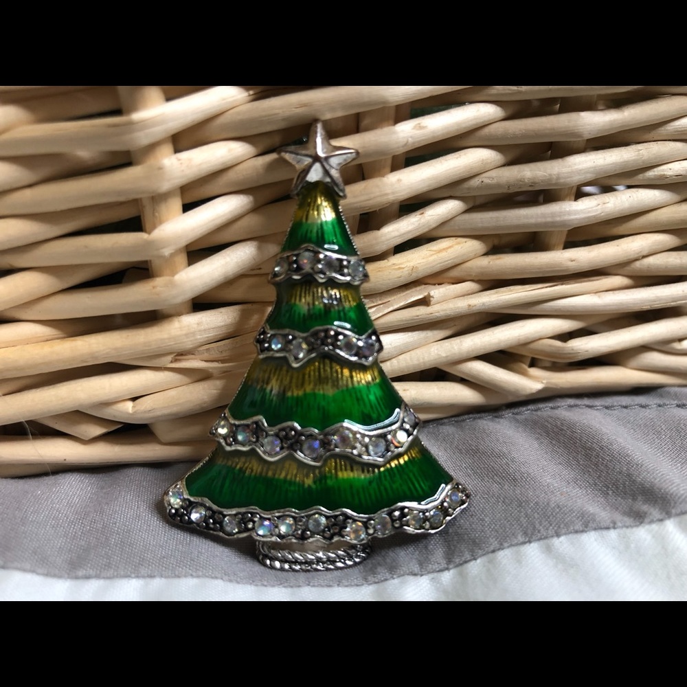 Brand New-Christmas Tree Pin